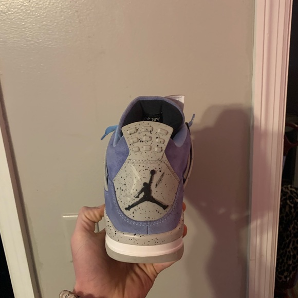 Jordan 4 UNC(university blue)